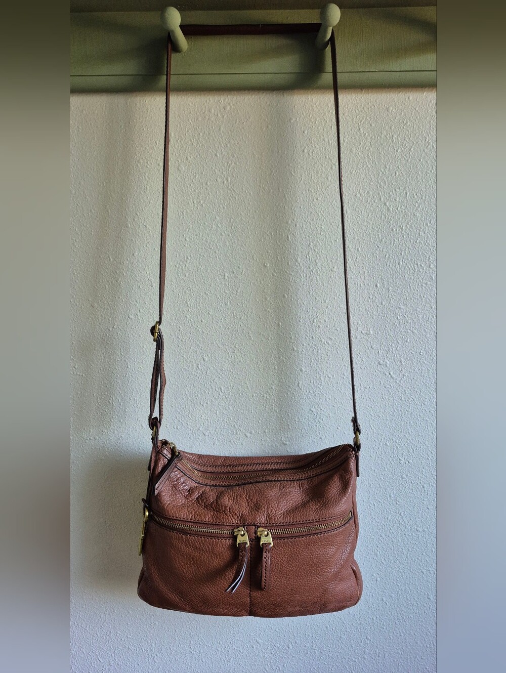 Fossil Elise Classic Pebbled Brown Leather Crossbody Purse with Key Charm - Picture 10 of 13